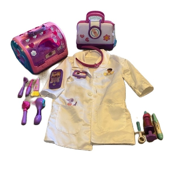 Disney Doc Mcstuffins Dress Up Doctor Kit Pet Carrier Toy Lot Bundle Coat - Picture 1 of 7